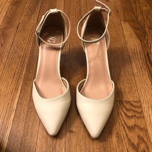 Size 9 nude kitten heel